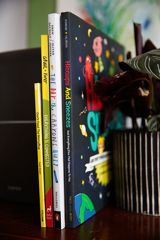 Plays well with other books